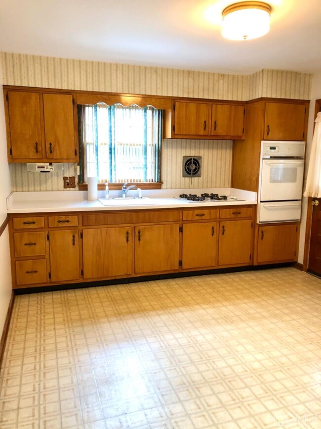 214 W Maple Ave, Bound Brook, NJ 08805 - photo 7