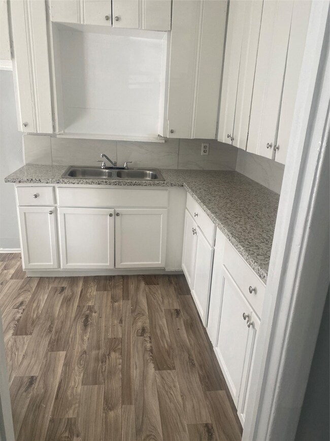 7117 Weyburn St, Houston, TX 77028 - photo 3