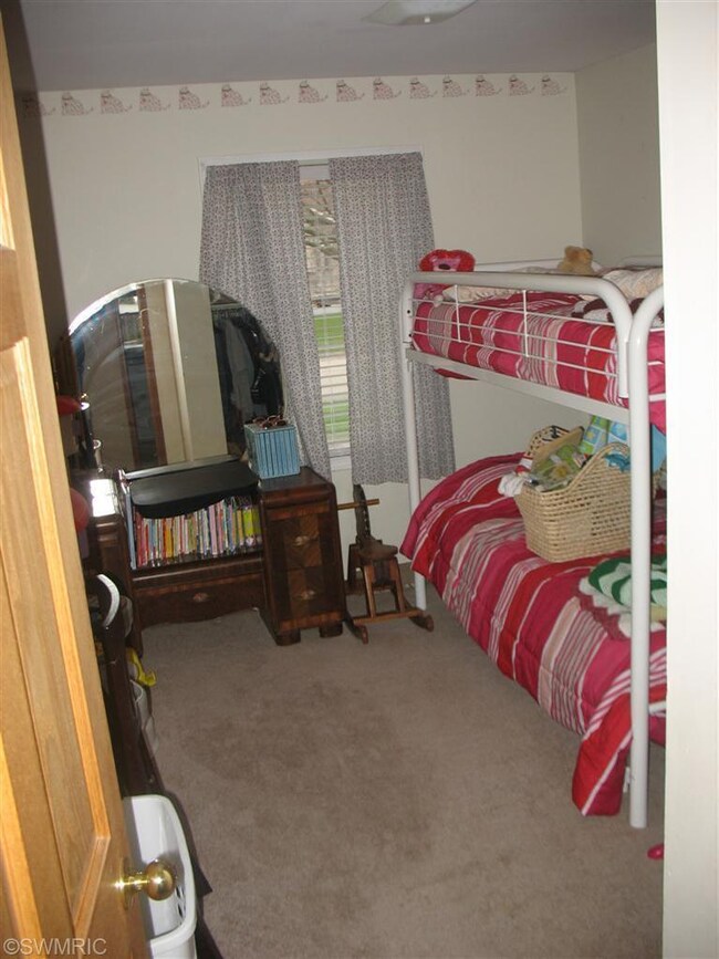 303 Anderson Dr, Wayland, MI 49348 - photo 4