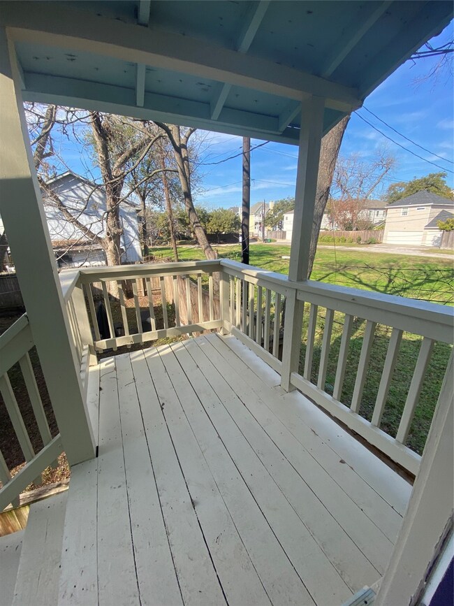 939 1/2 Byrne St unit GA, Houston, TX 77009 - photo 4