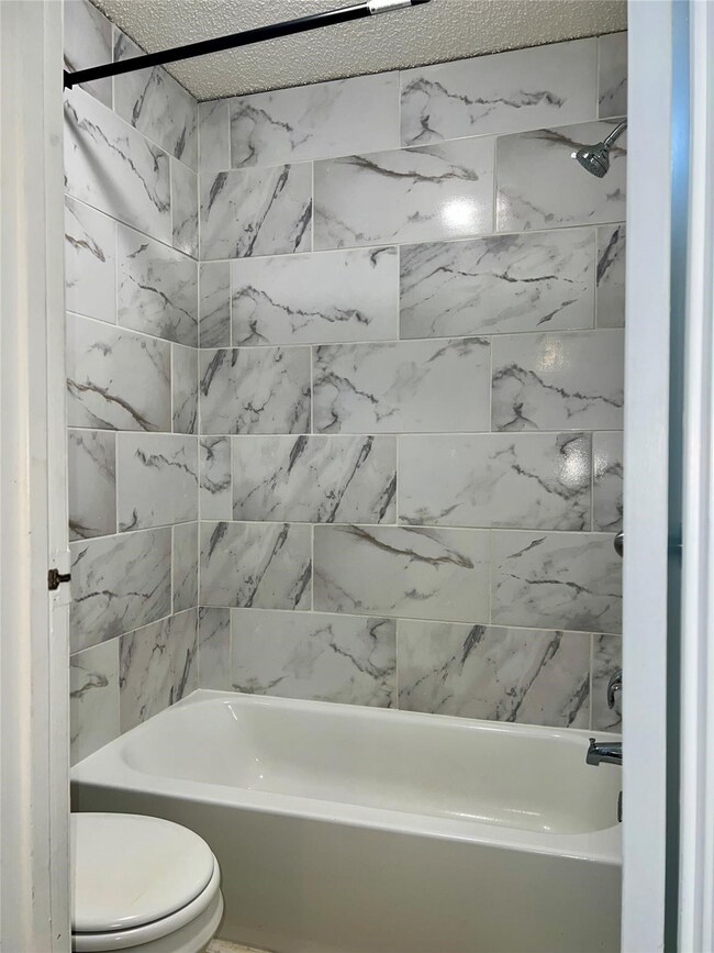 6118 W Mount Houston Rd unit C, Houston, TX 77088 - photo 5