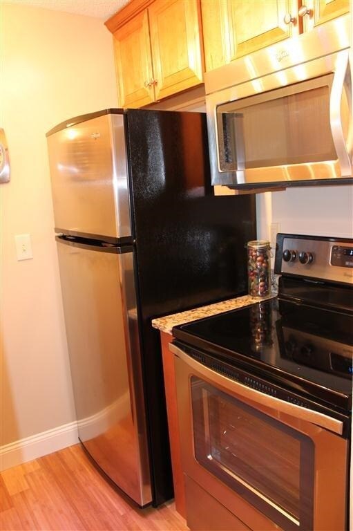 83 Manor Dr unit 3, Manchester, NH 03103 - photo 2