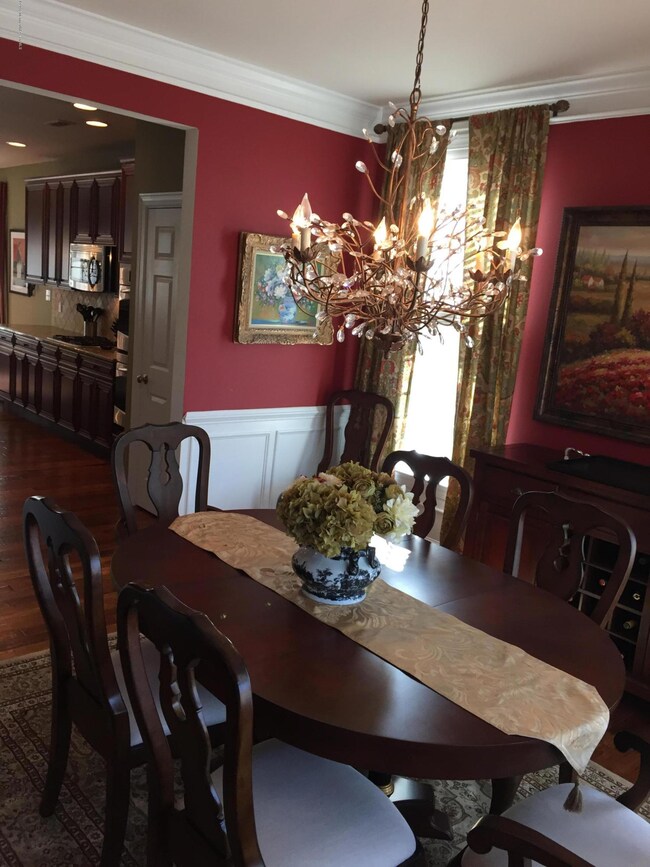 Dining 1.JPG