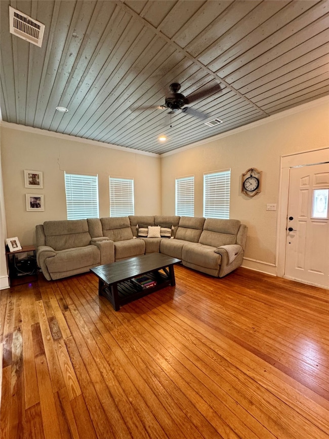 Great living room space to entertain your family a