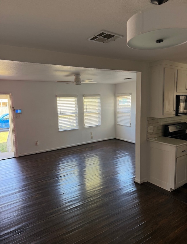 1406 Kirwin St, Galveston, TX 77551 - photo 4