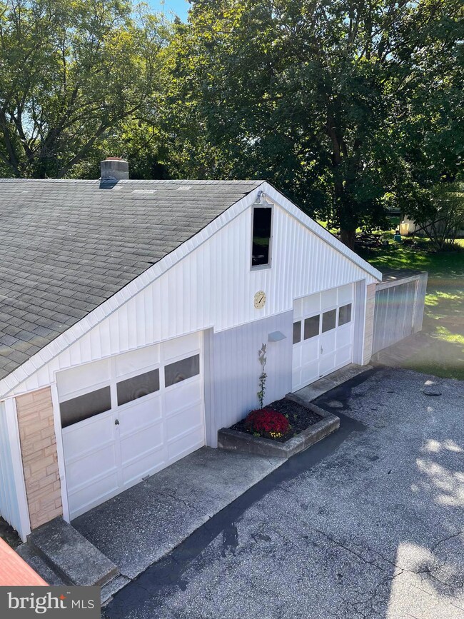 5505 Jim Pickett Rd, Sykesville, MD 21784 - photo 2