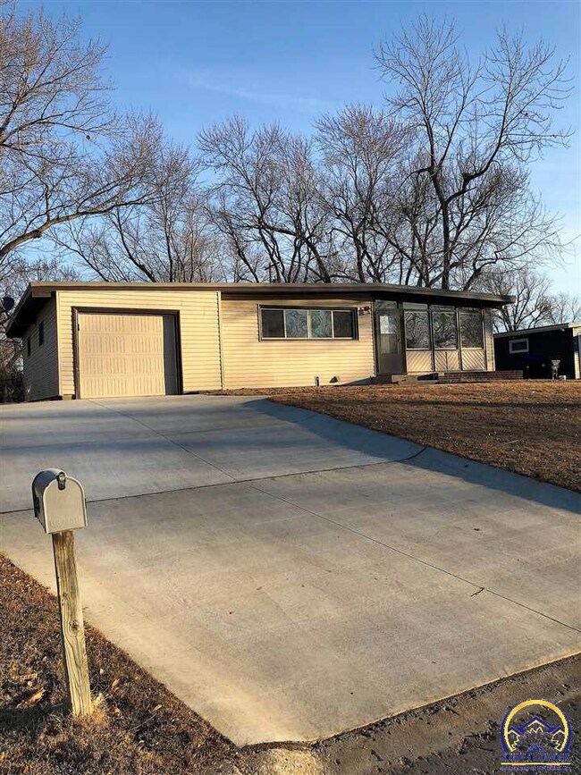 1900 SW Harp Place, Topeka, KS 66611 - photo 2