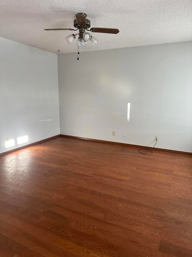 1408 E 5th Ave, Mitchell, SD 57301 - photo 3