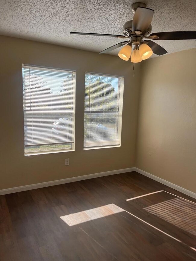 942 Meadowlark Cir unit 940, Granbury, TX 76049 - photo 2