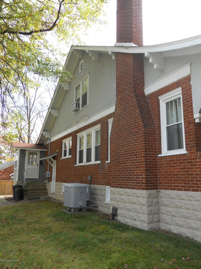 575 Oak St, Stroudsburg, PA 18360 - photo 3