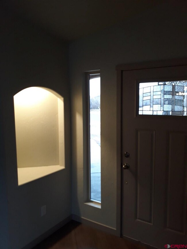 Customized entry with art niche