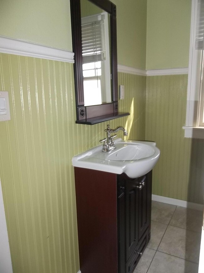 315 Main Bath<|><|>