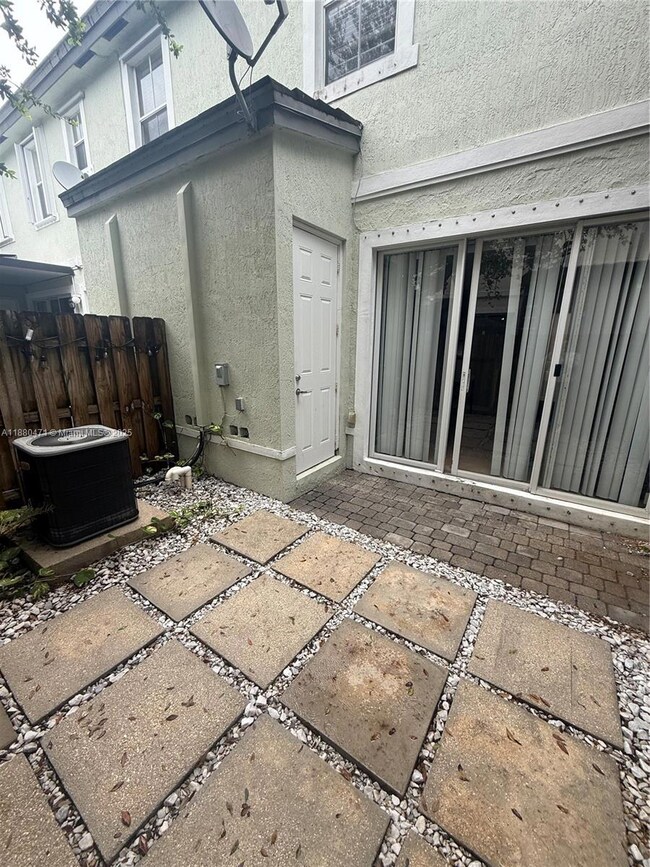 152 SE 29th Ave unit 5, Homestead, FL 33033 - photo 3