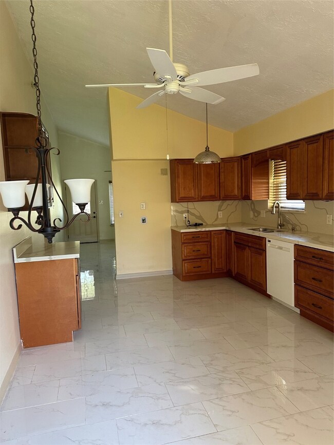 6707 Desert Rose Ln, Houston, TX 77086 - photo 4