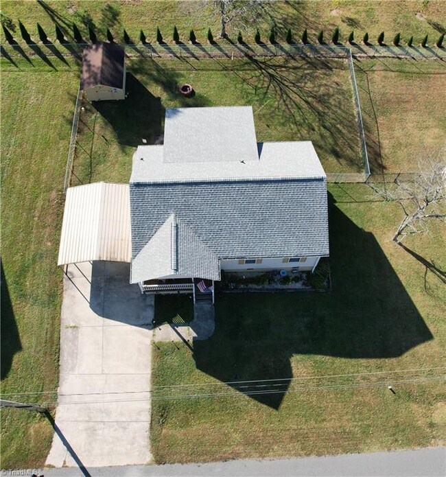 85 N Snider St, Denton, NC 27239 - photo 5