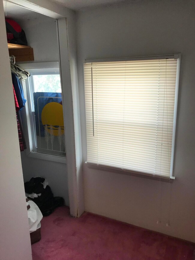 204 S Apple St, Dunmore, PA 18512 - photo 2