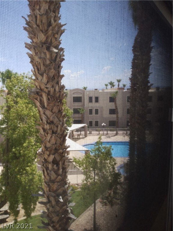 2004 Mesquite Ln unit 302, Laughlin, NV 89029 - photo 5