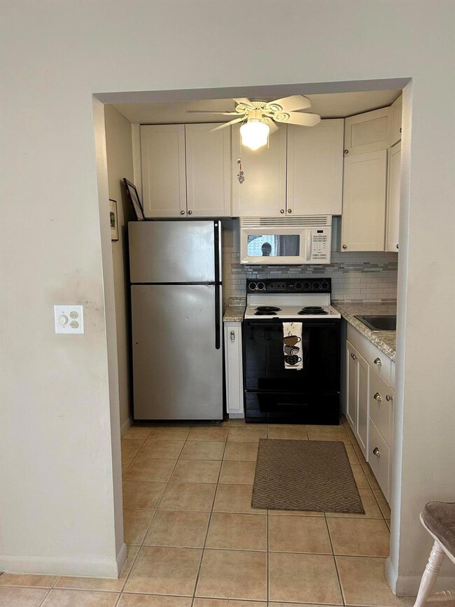 341 Norwich O unit 341, West Palm Beach, FL 33417 - photo 5