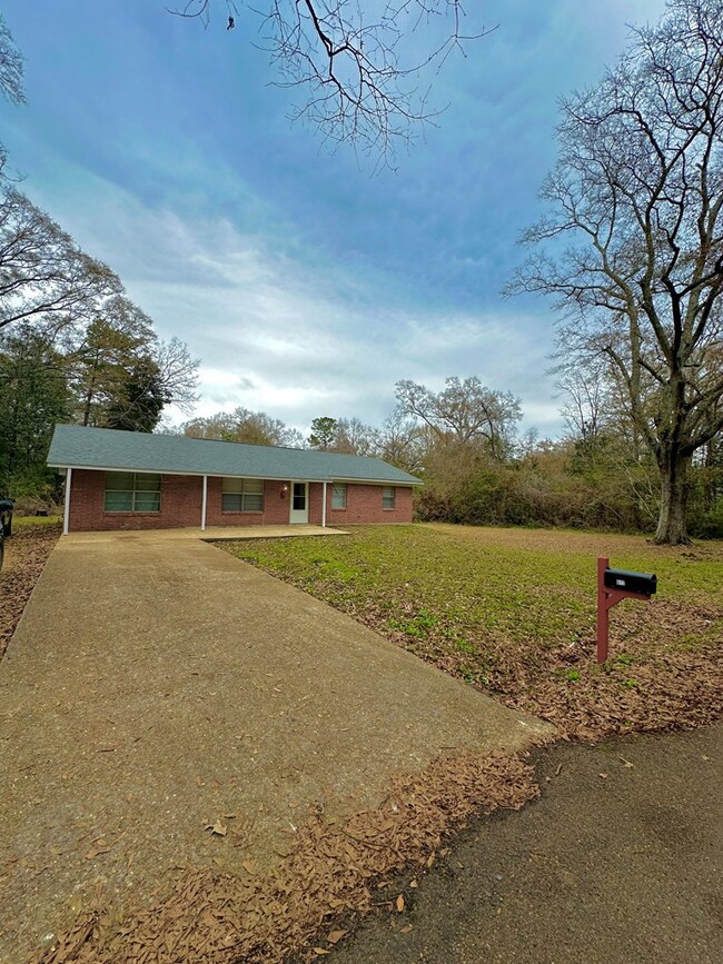 612 25th St, McComb, MS 39648 - photo 3