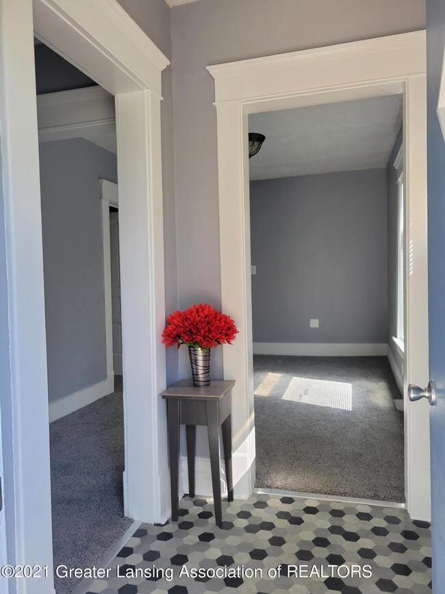 310 W Barnes Ave, Lansing, MI 48910 - photo 2