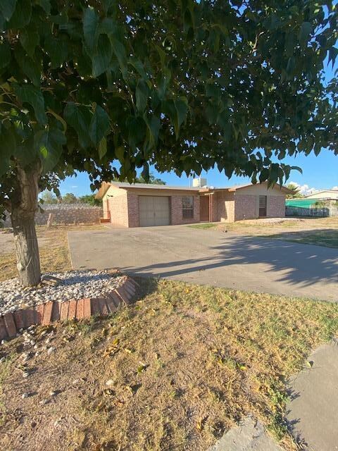 8001 Algerita Ct, El Paso, TX 79915 - photo 2