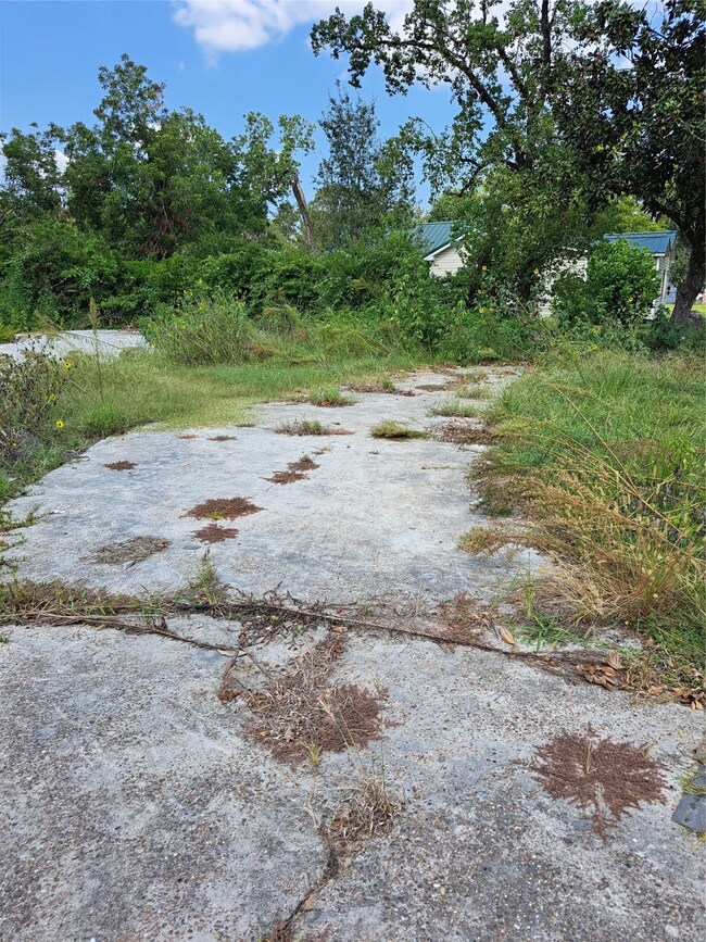 6907 Banyan St, Houston, TX 77028 - photo 4