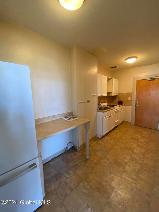 461 State St unit 3R, Albany, NY 12203 - photo 2