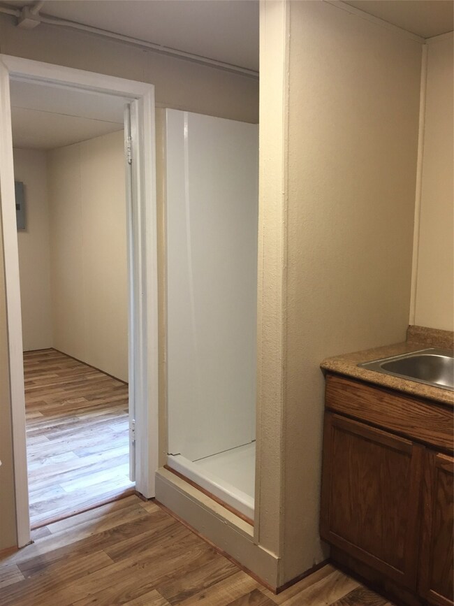 511 W Cleveland St unit 3, Alvin, TX 77511 - photo 7