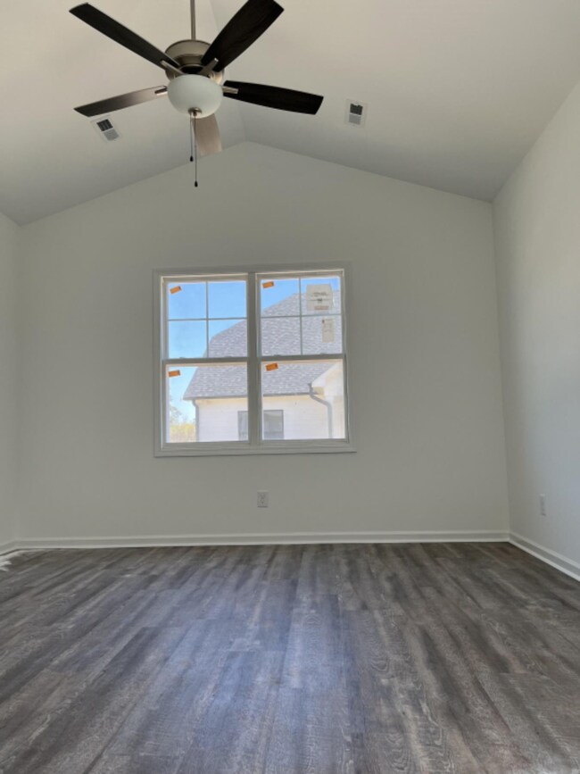 1714 Fordham Dr, Fayetteville, NC 28304 - photo 4