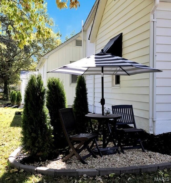 202 E Olive St, Staunton, IL 62088 - photo 7