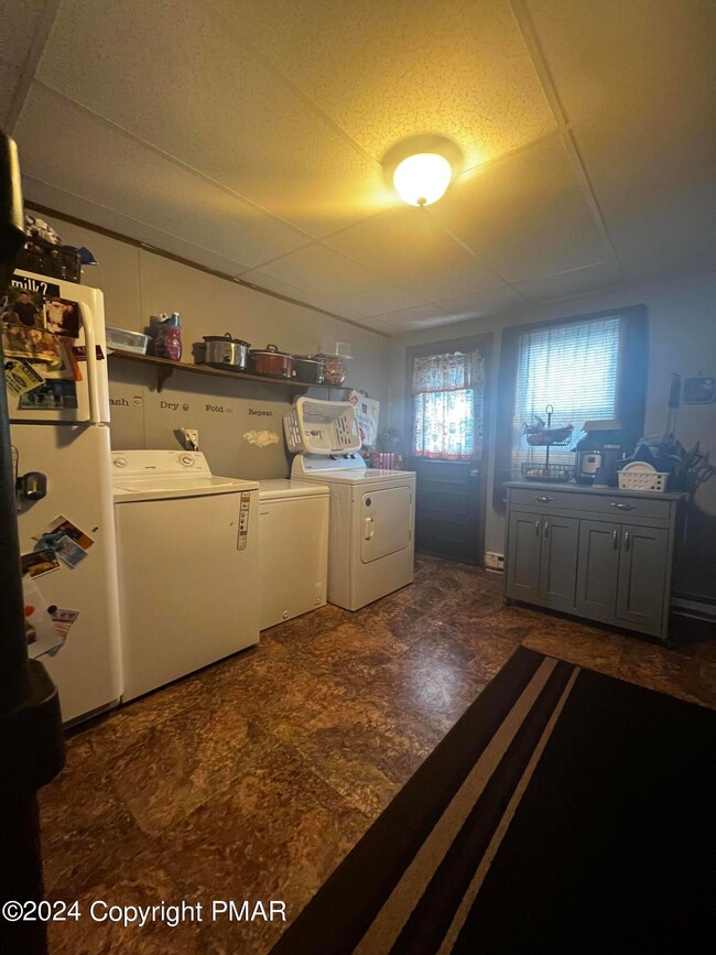 333 S West St, Shenandoah, PA 17976 - photo 5