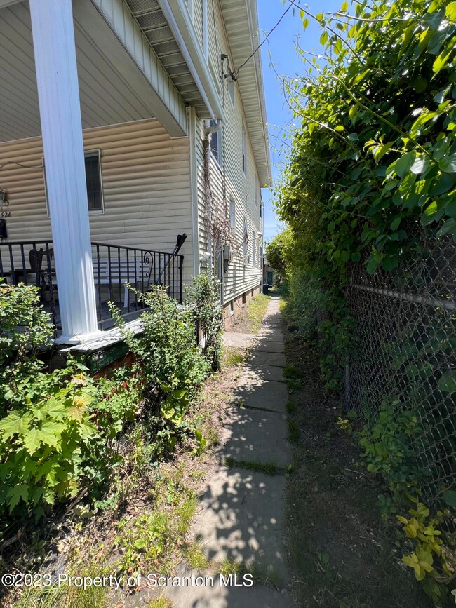 926 Capouse Ave, Scranton, PA 18509 - photo 4