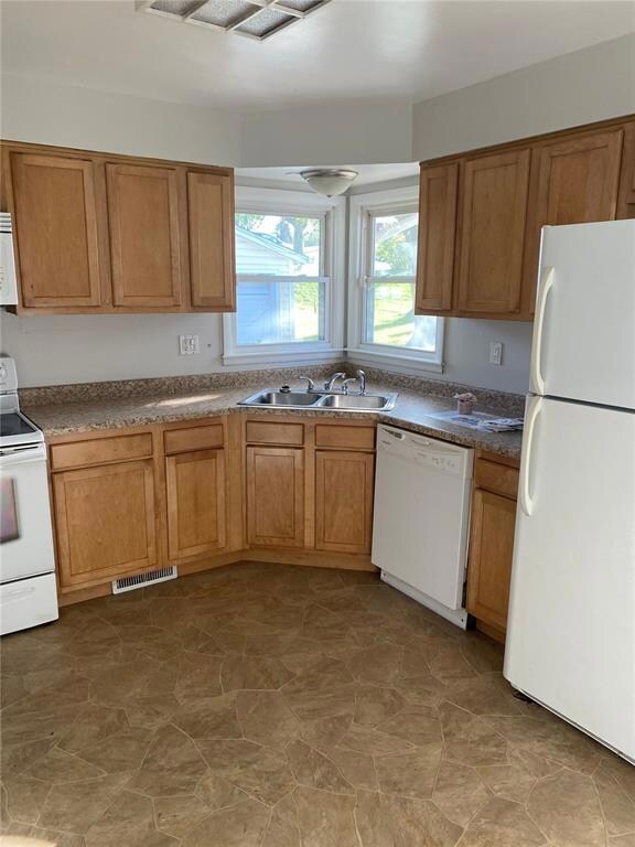 3313 H Ave NW, Cedar Rapids, IA 52405 - photo 6