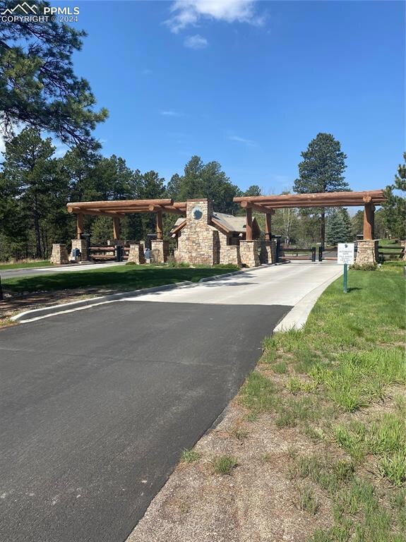 Subdivision enterance