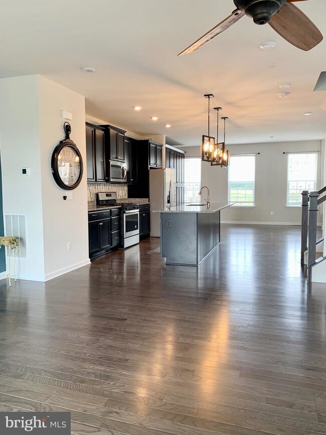 11043 Blackburn Cove Ln, Manassas, VA 20109 - photo 4