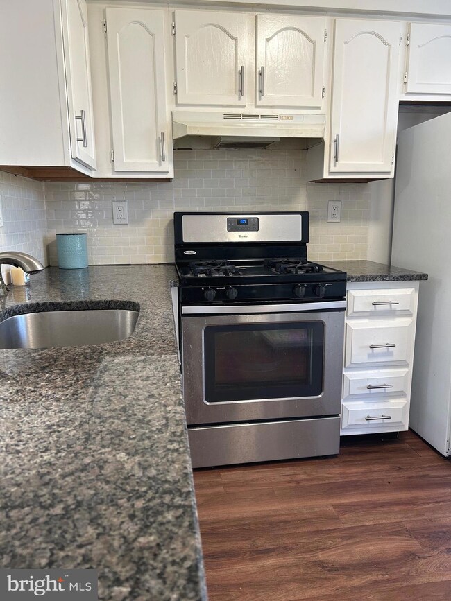 704B Trescott Place unit 704B, Mount Laurel, NJ 08054 - photo 2