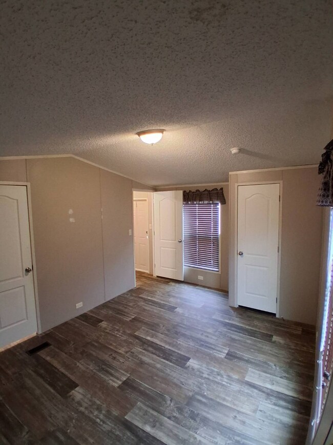 7650 U S 90 unit 522, San Antonio, TX 78227 - photo 4