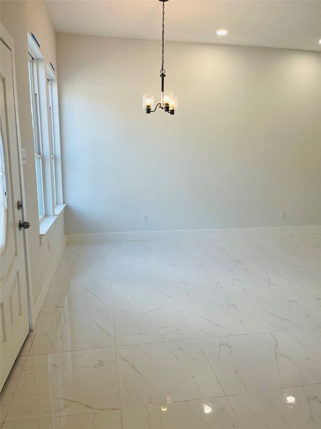 7002 S Hall St unit B, Houston, TX 77028 - photo 5