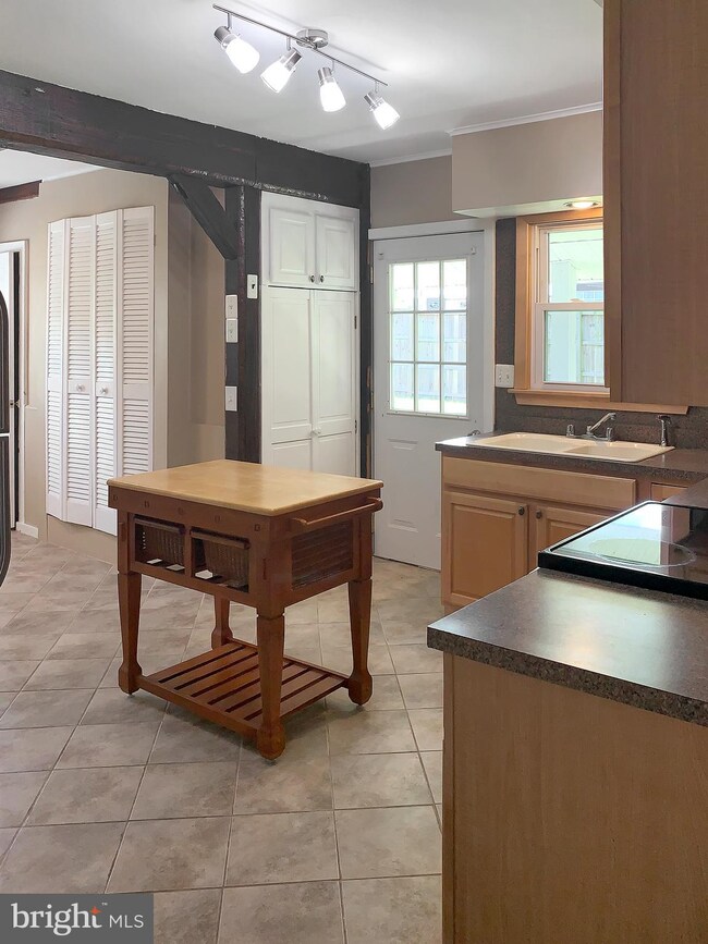 9814 Monroe St, Cockeysville, MD 21030 - photo 7