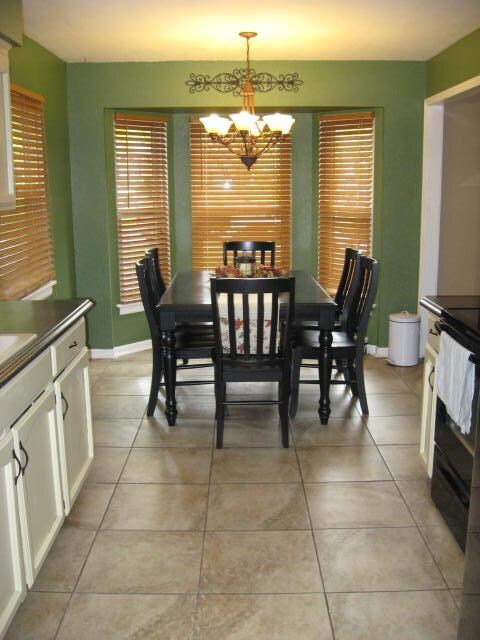 Dining area, complete with bay window
