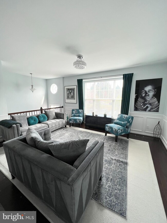 9075 Alexander Way, Manassas Park, VA 20111 - photo 4