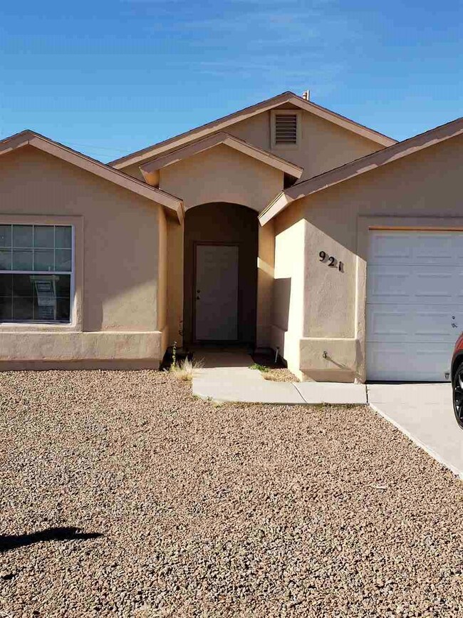 921 Larkspur Ave, Alamogordo, NM 88310 - photo 4