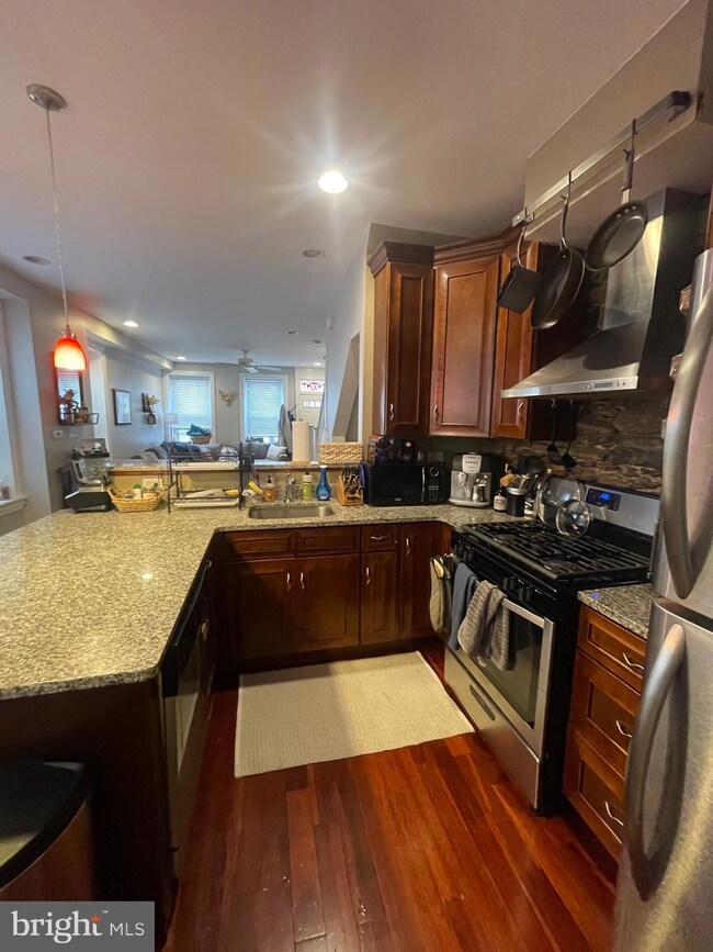 335 Carson St, Philadelphia, PA 19128 - photo 2