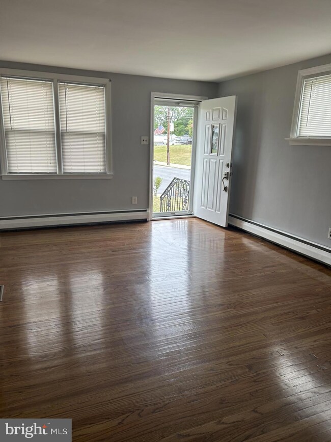 1 Stratford Rd, Glenolden, PA 19036 - photo 2