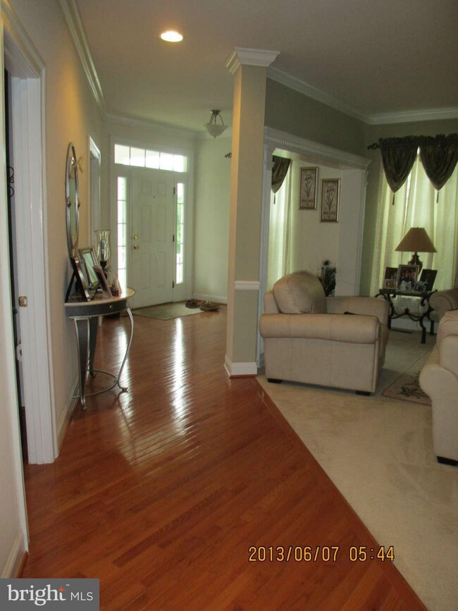 12331 Cherry Branch Dr, Clarksburg, MD 20871 - photo 2
