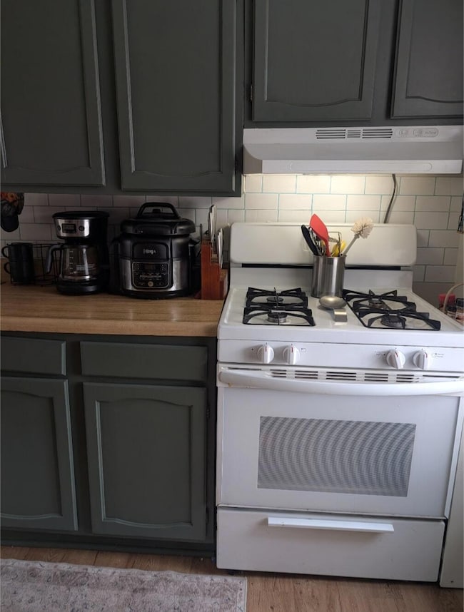 7) 60928-688a12698a76d