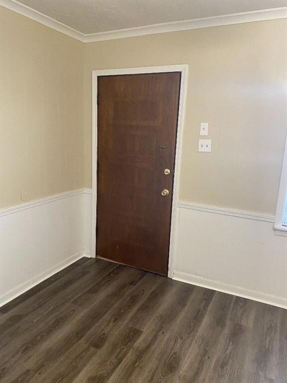 Foyer, living room entrance all interior wall fres