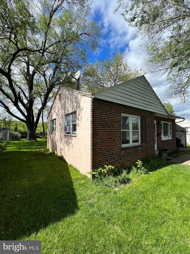 601 Lowther St, Lemoyne, PA 17043 - photo 3