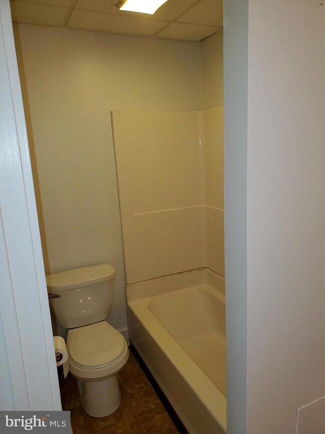 105 S Railroad Ave, New Holland, PA 17557 - photo 4