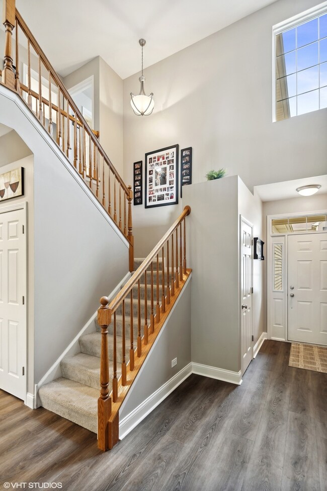 603 S Jade Ln unit 905, Round Lake, IL 60073 - photo 2